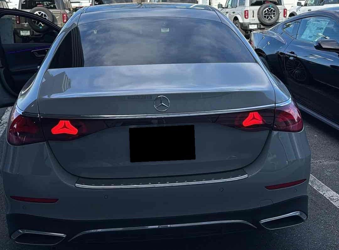 Used 2025 Mercedes-Benz E 350 4MATIC Sedan image 5