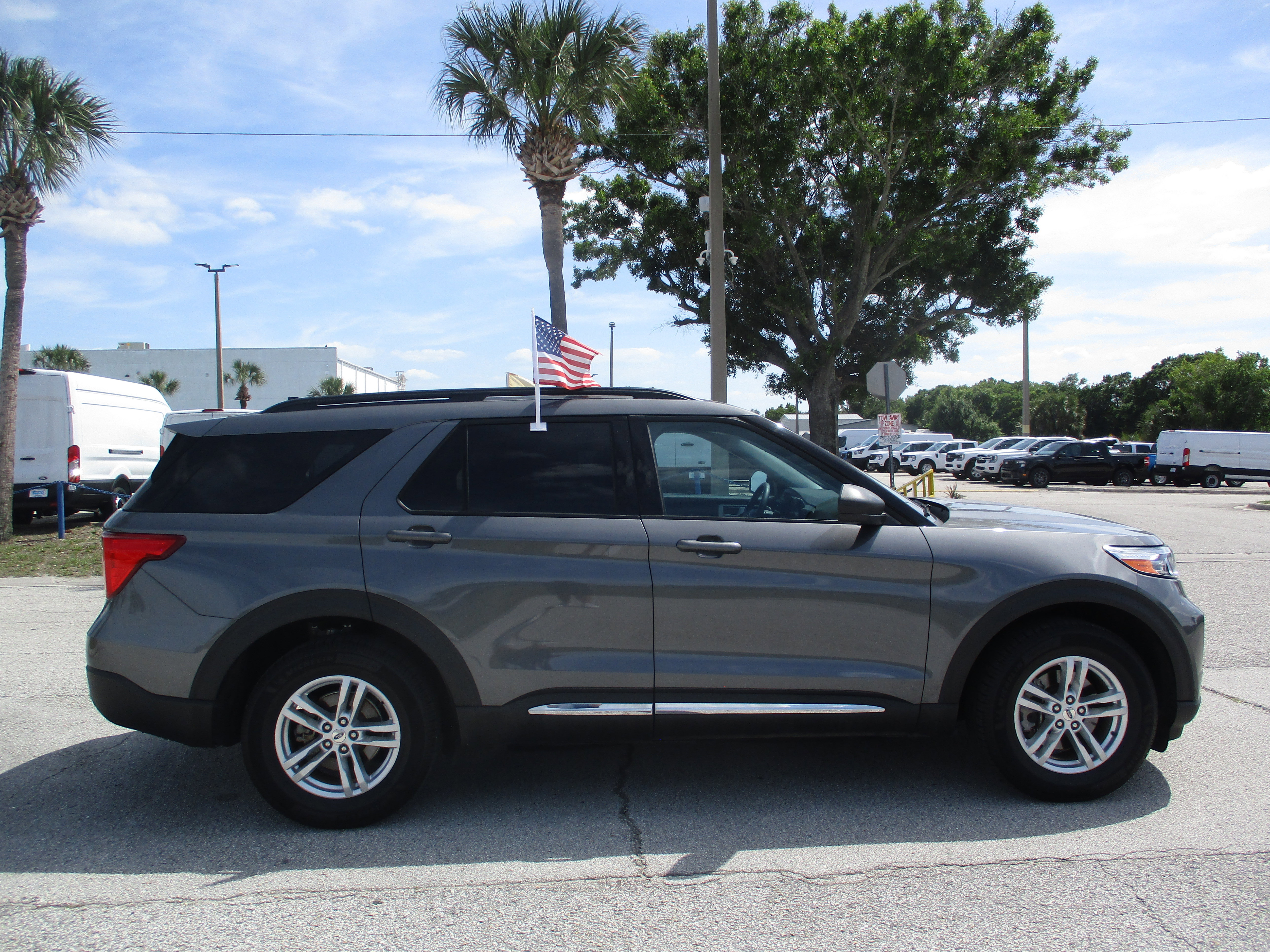 Certified 2022 Ford Explorer XLT image 6