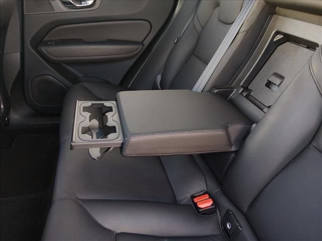 Used 2023 Volvo XC60 B5 Plus FWD image 15