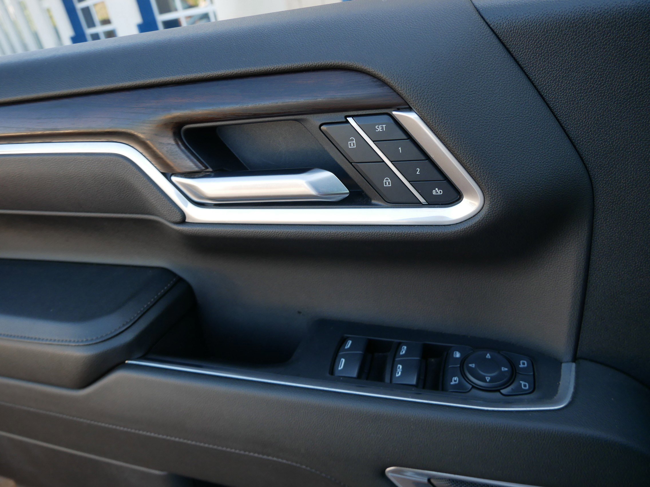 Used 2025 GMC Sierra 1500 SLT image 27