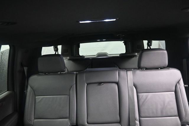 Used 2025 Chevrolet Suburban Z71 AWD/4WD image 17