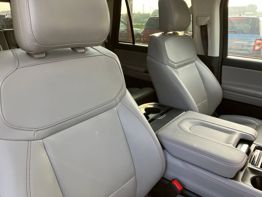 Certified 2025 Ford Expedition Active AWD/4WD image 29