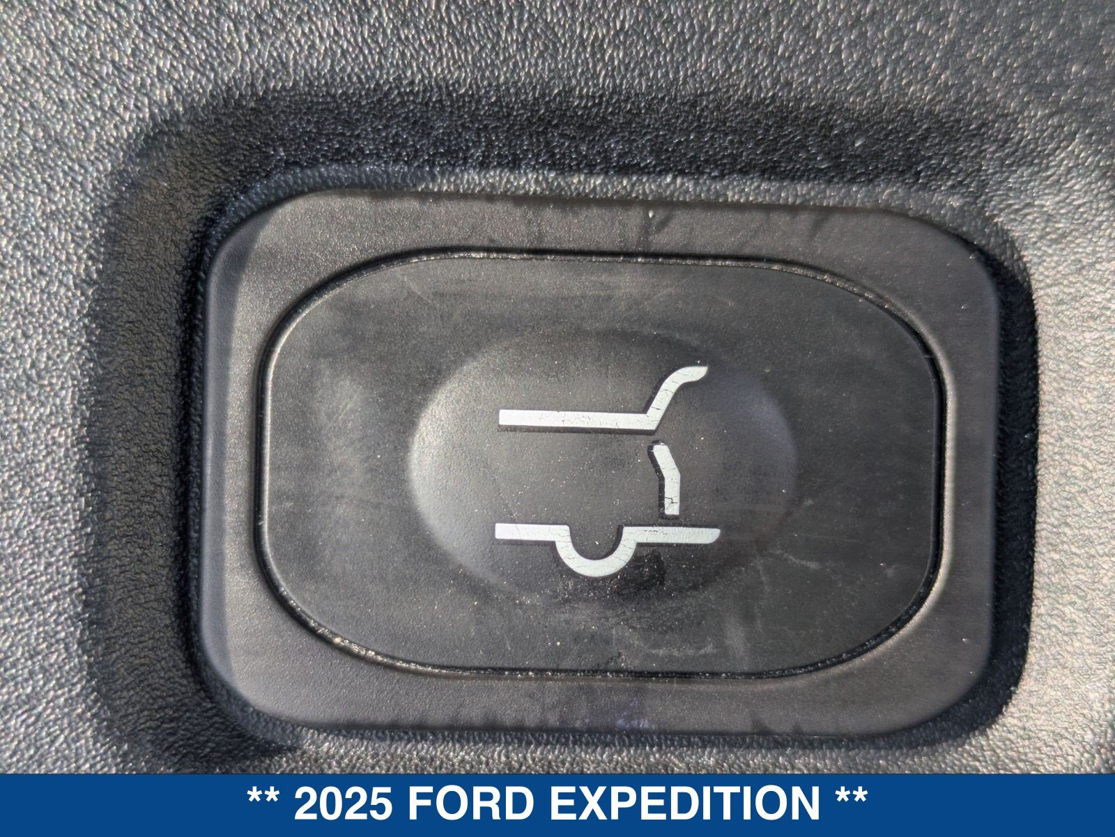 Certified 2025 Ford Expedition Active RWD image 17