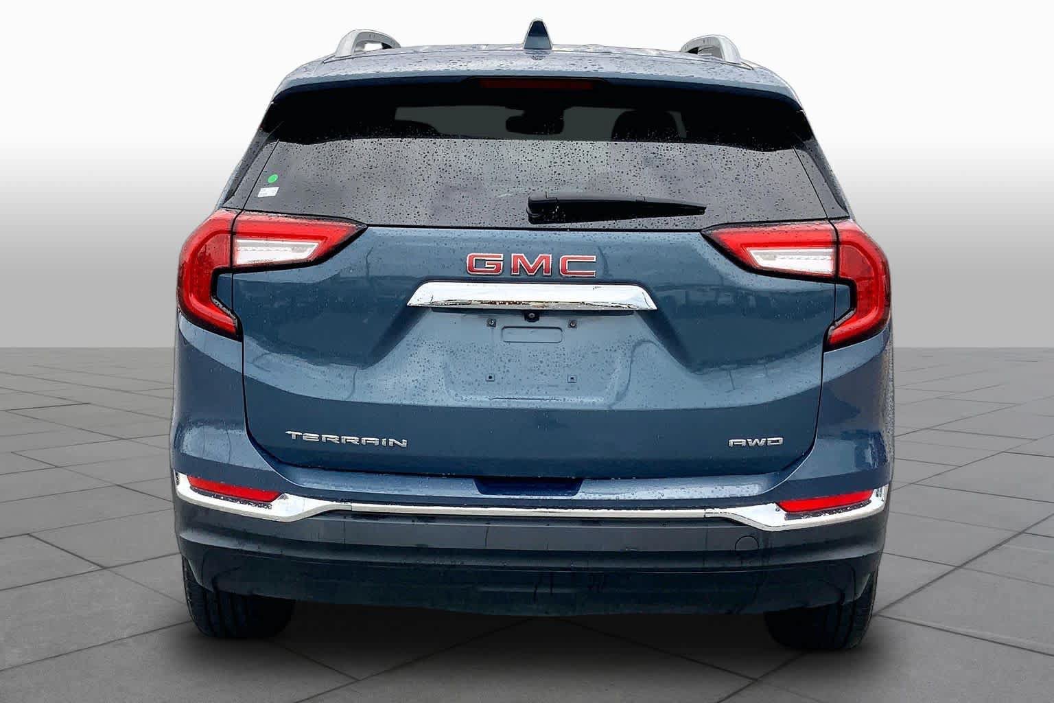Used 2024 GMC Terrain SLT AWD/4WD image 5