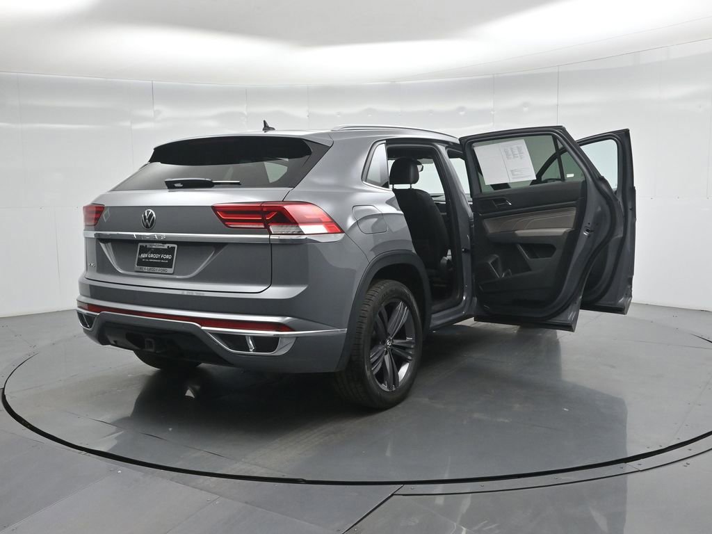 Used 2021 Volkswagen Atlas Cross Sport SE image 32