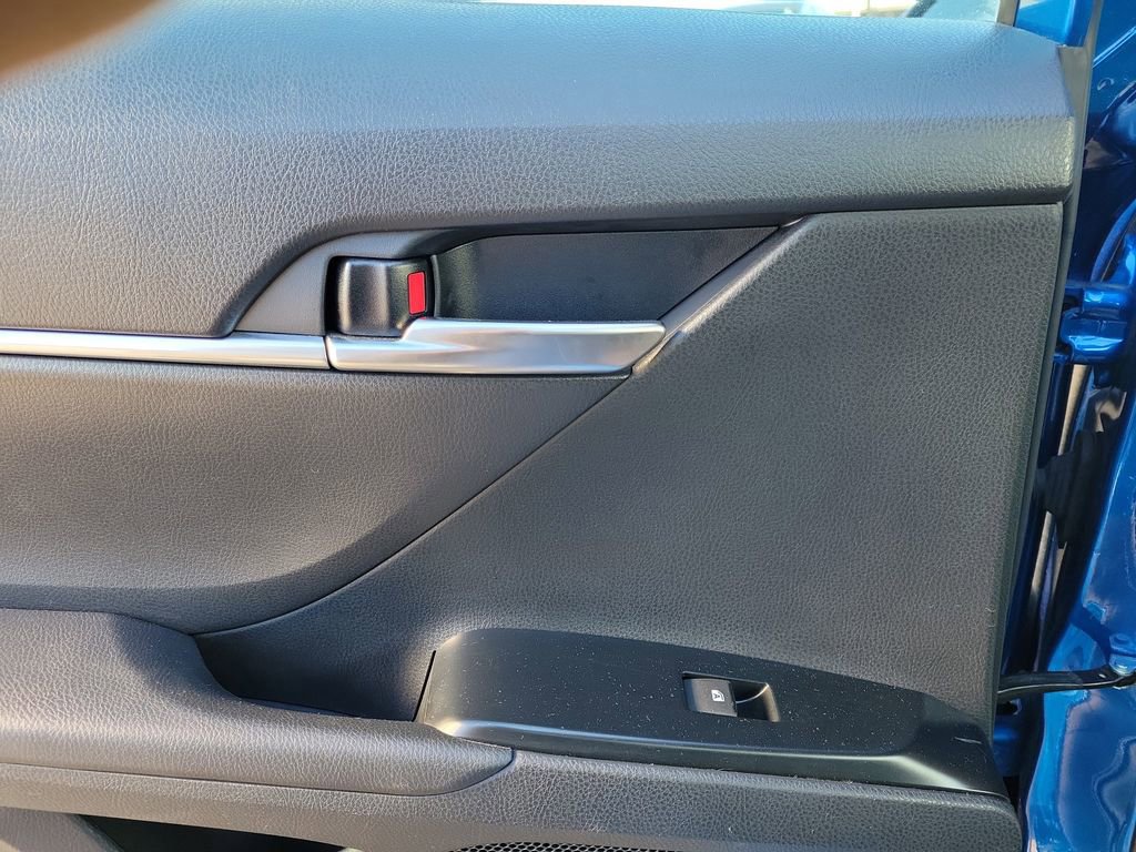 Used 2020 Toyota Camry LE image 14