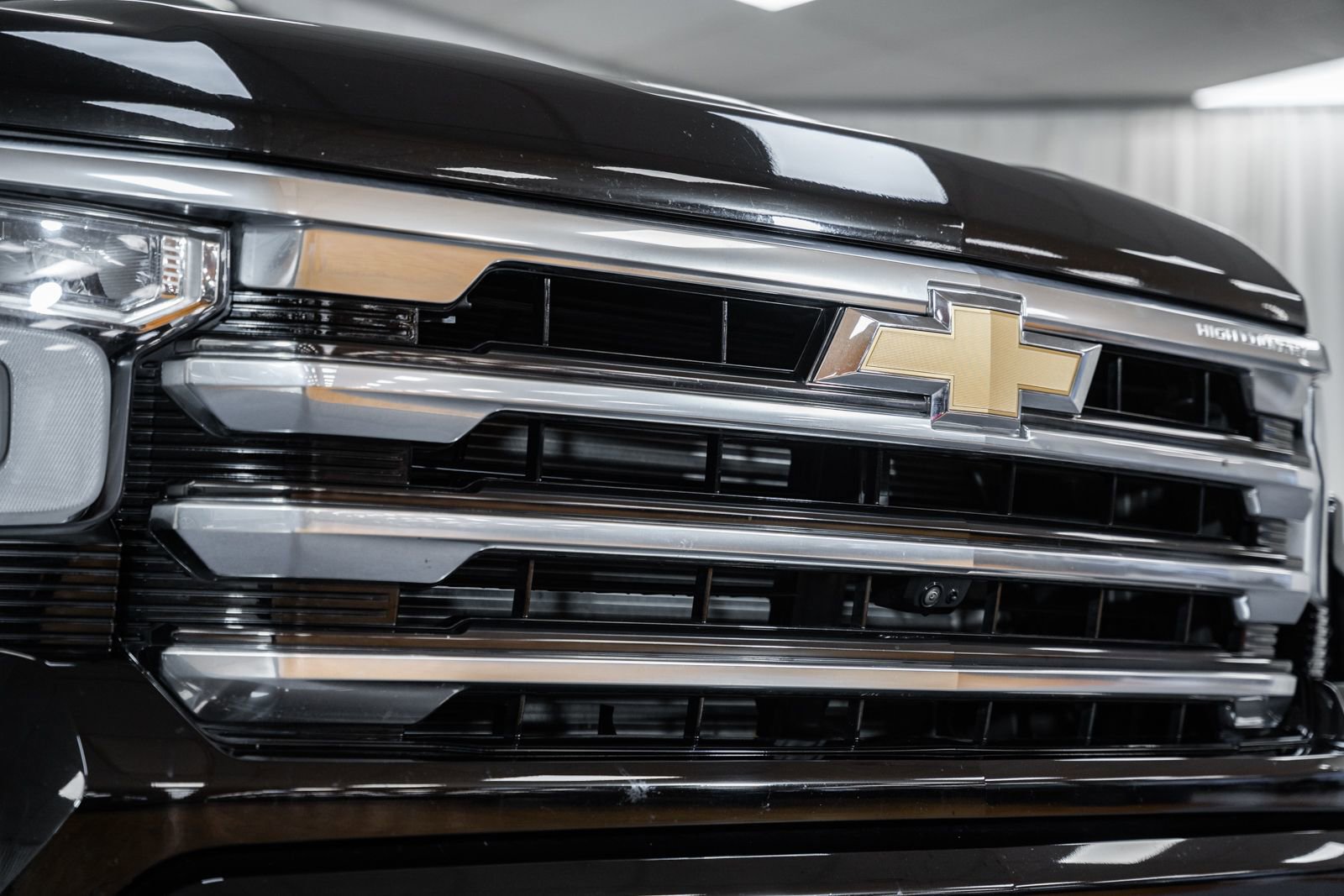 Used 2023 Chevrolet Silverado 1500 High Country w/ High Country Premium Package image 7