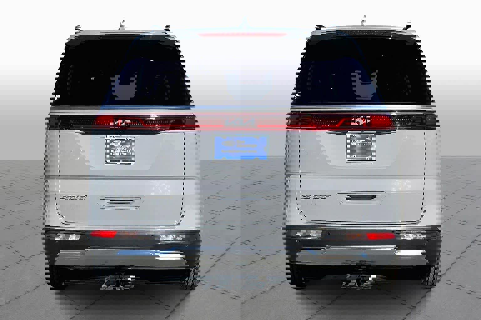 Used 2022 Kia Carnival SX Prestige image 2