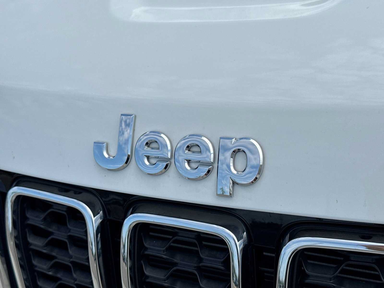 Used 2020 Jeep Grand Cherokee Limited AWD/4WD image 11