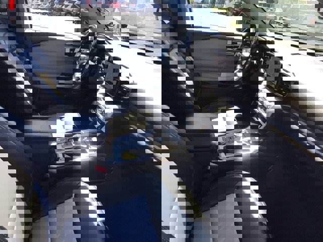 Certified 2022 Ford Explorer XLT w/ Equipment Group 202A image 11