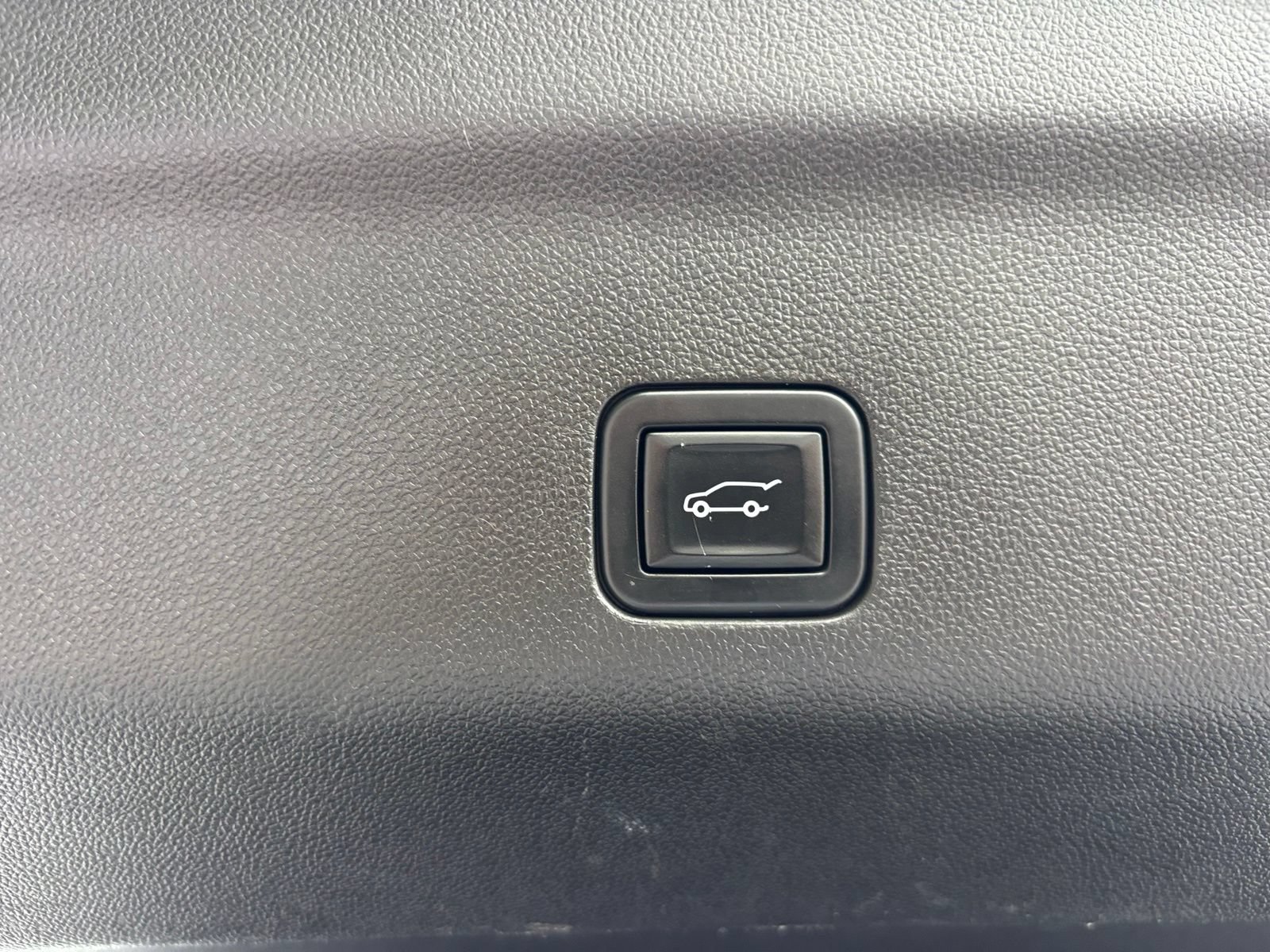 Used 2021 Chevrolet Suburban RST w/ Luxury Package AWD/4WD image 18