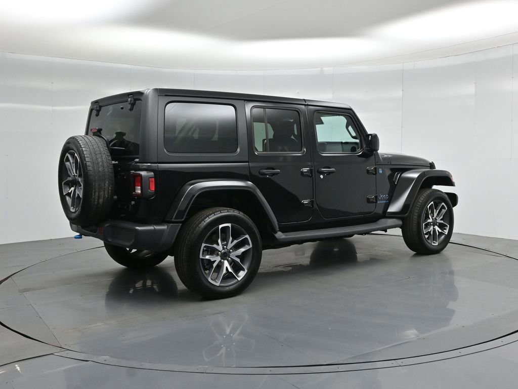 Used 2024 Jeep Wrangler Unlimited image 12