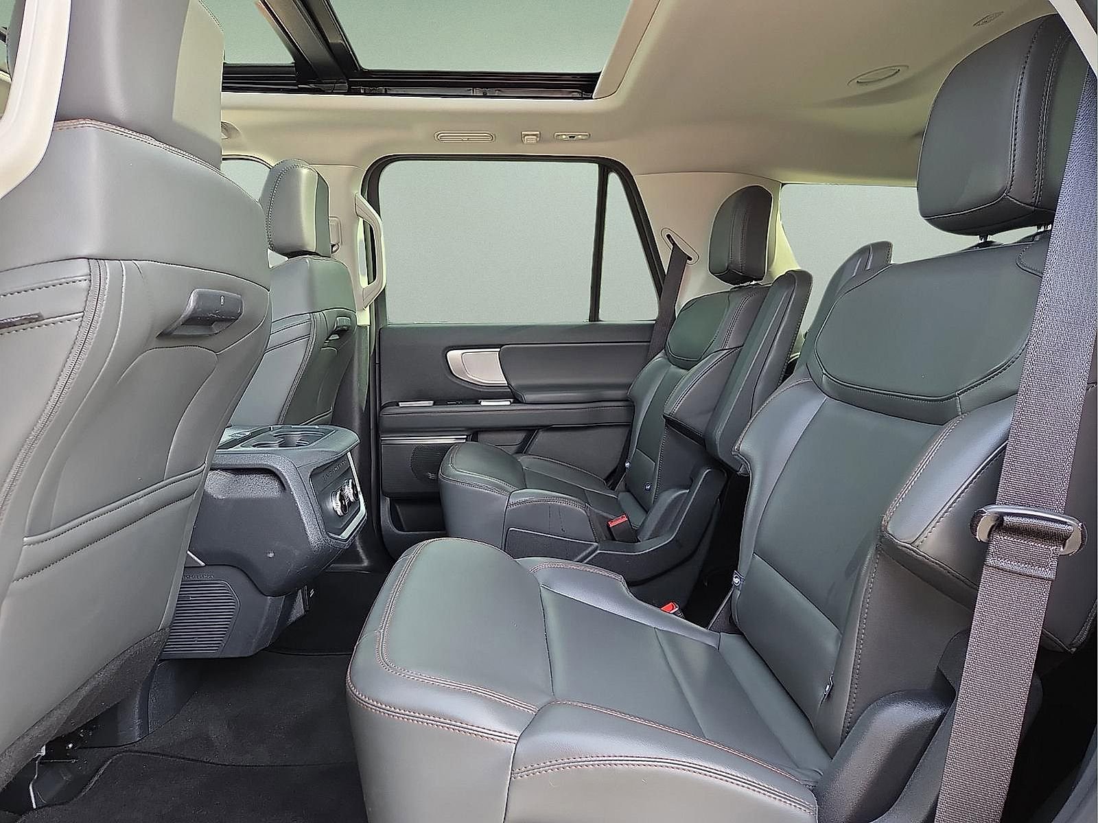 Certified 2025 Ford Expedition Active AWD/4WD image 11