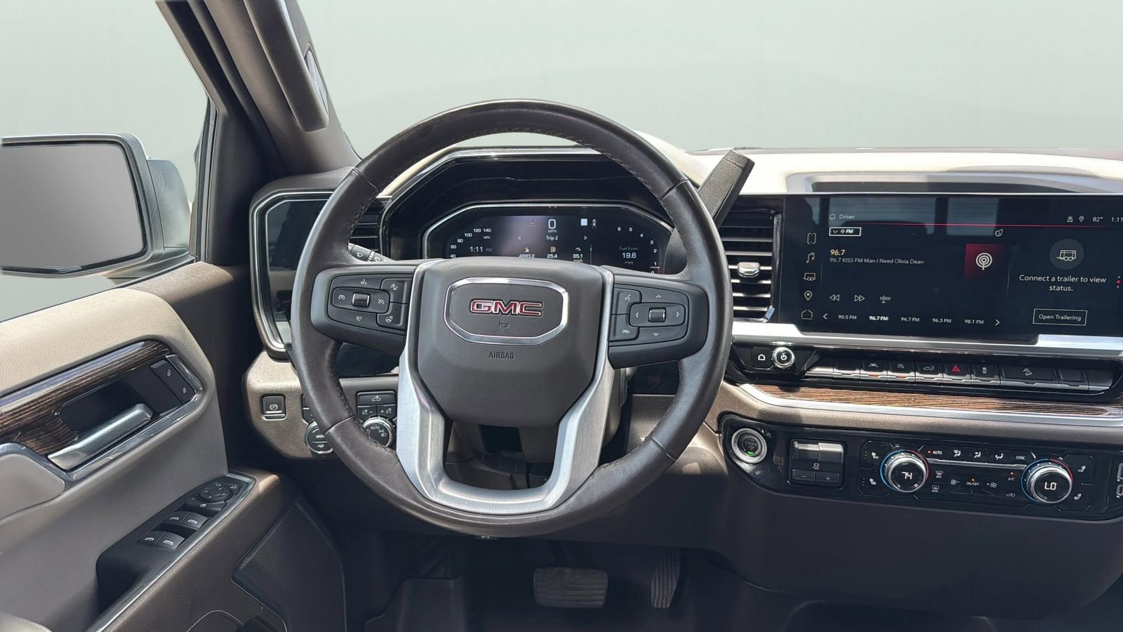 Used 2022 GMC Sierra 1500 SLE w/ Preferred Package AWD/4WD image 9