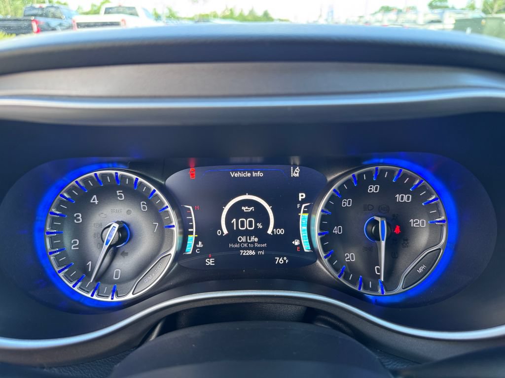 Used 2023 Chrysler Pacifica Touring-L FWD image 22