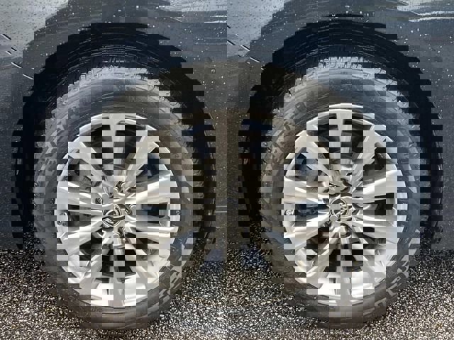 Used 2017 Toyota Camry XLE image 11