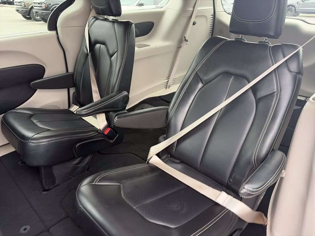 Used 2023 Chrysler Pacifica Touring-L FWD image 29