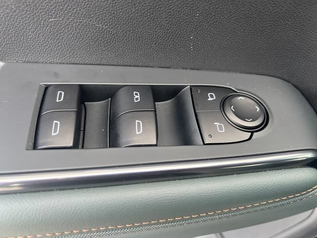 Used 2025 GMC Acadia AT4 AWD/4WD image 16