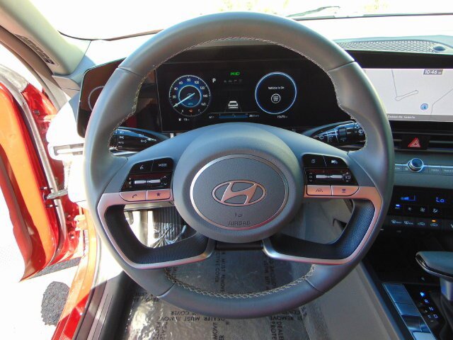 Used 2025 Hyundai Elantra SEL FWD image 15