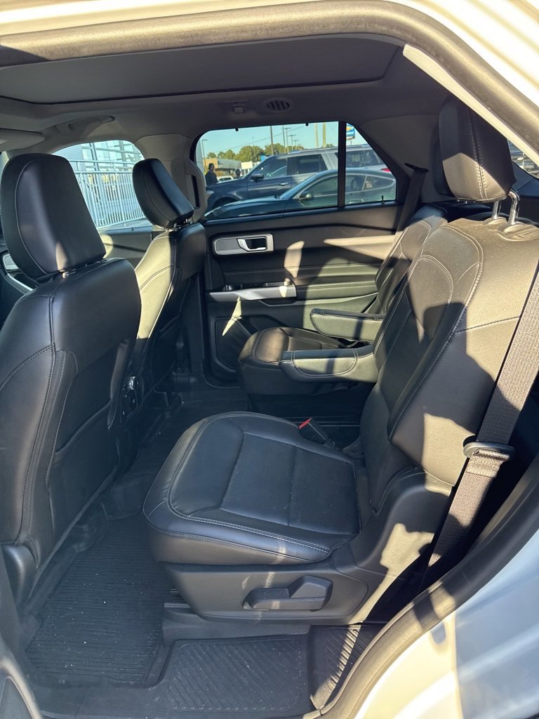 Certified 2022 Ford Explorer Limited w/ Equipment Group 301A image 6