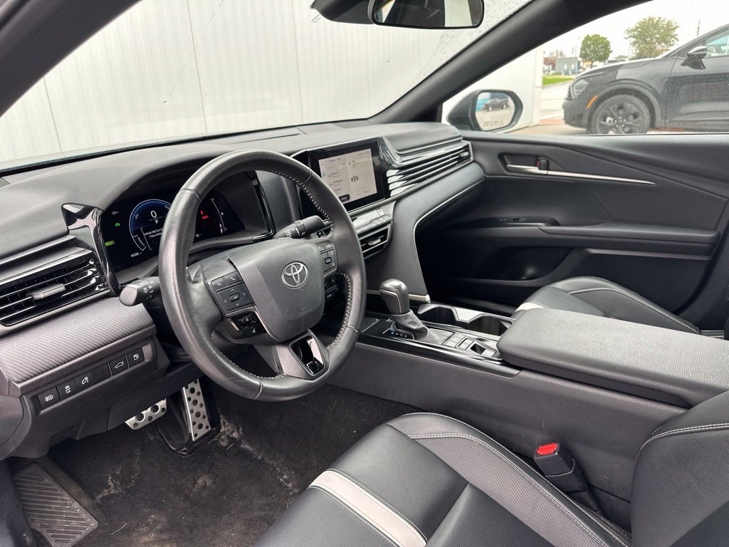 Used 2025 Toyota Camry SE FWD image 15