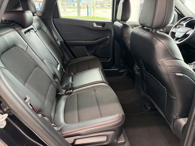 Certified 2025 Ford Escape ST-Line Select AWD/4WD image 10