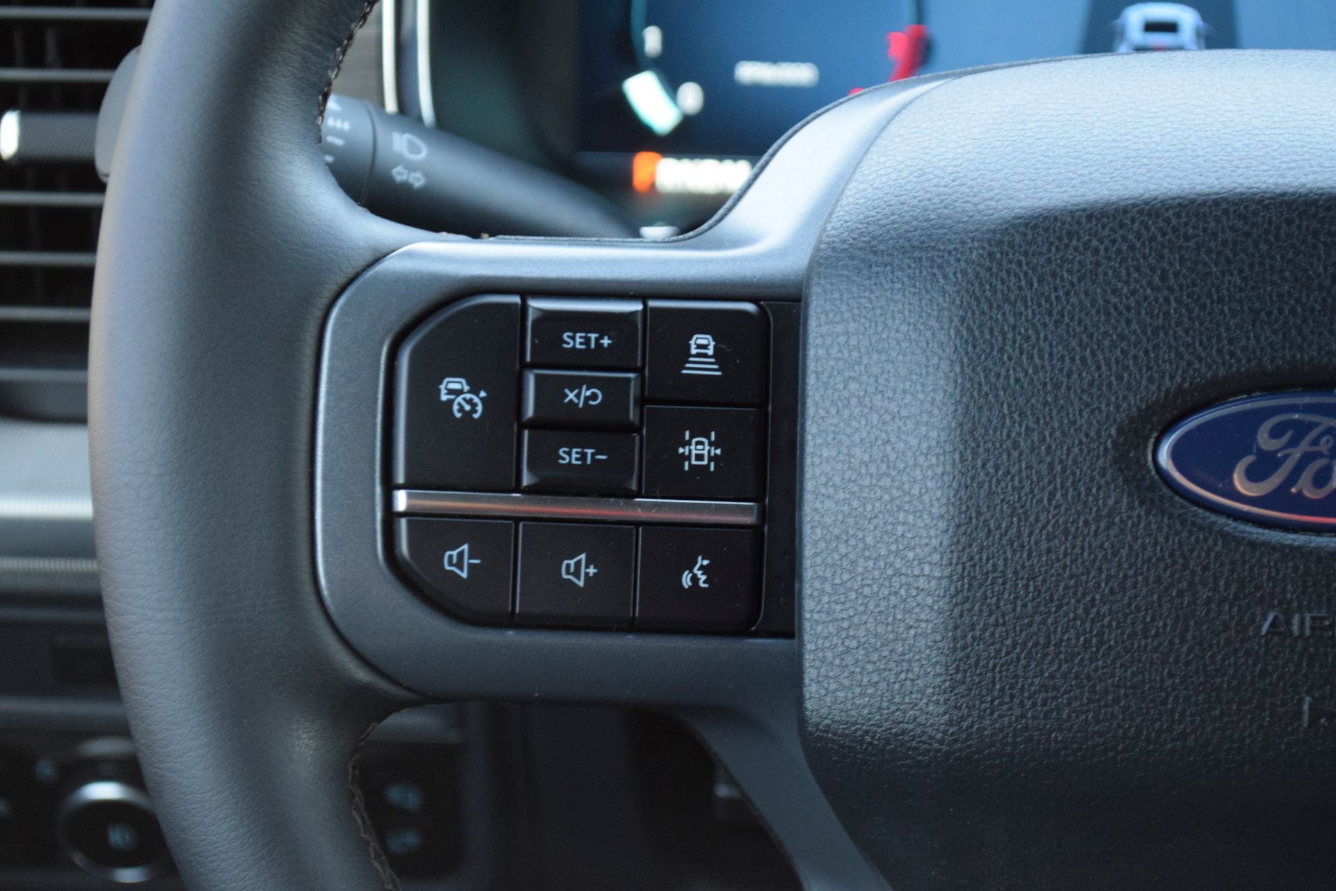 Certified 2025 Ford F150 Lariat w/ FX4 Off-Road Package image 9