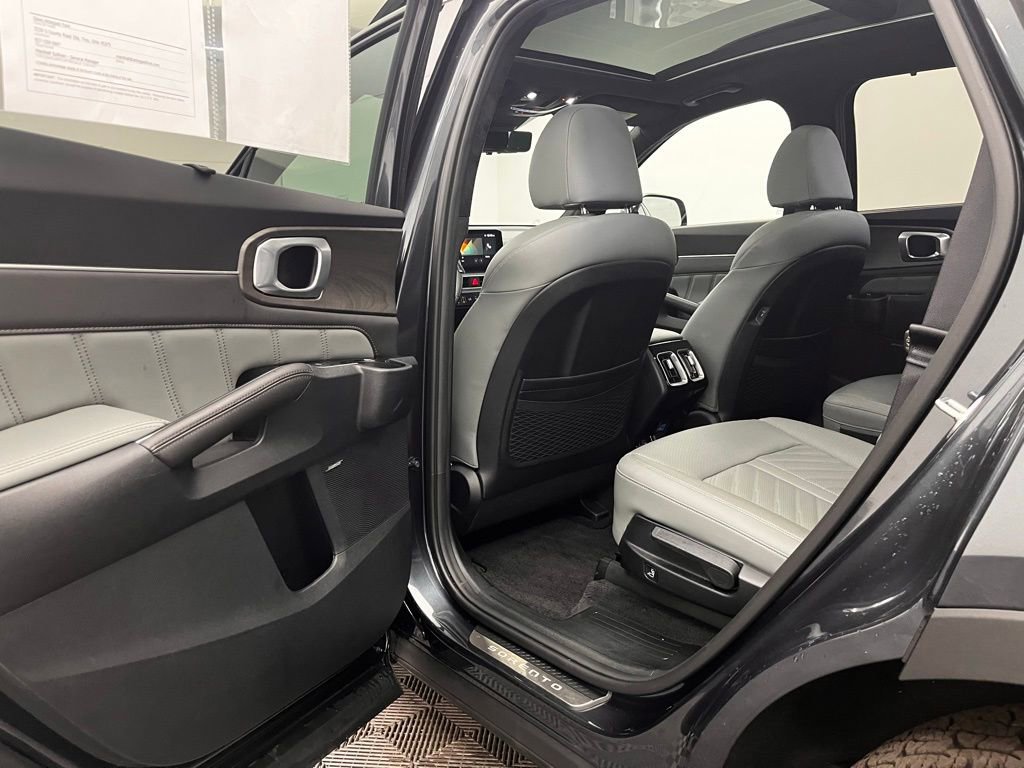 Used 2024 Kia Sorento SX Prestige w/ Sage Leather Package image 30