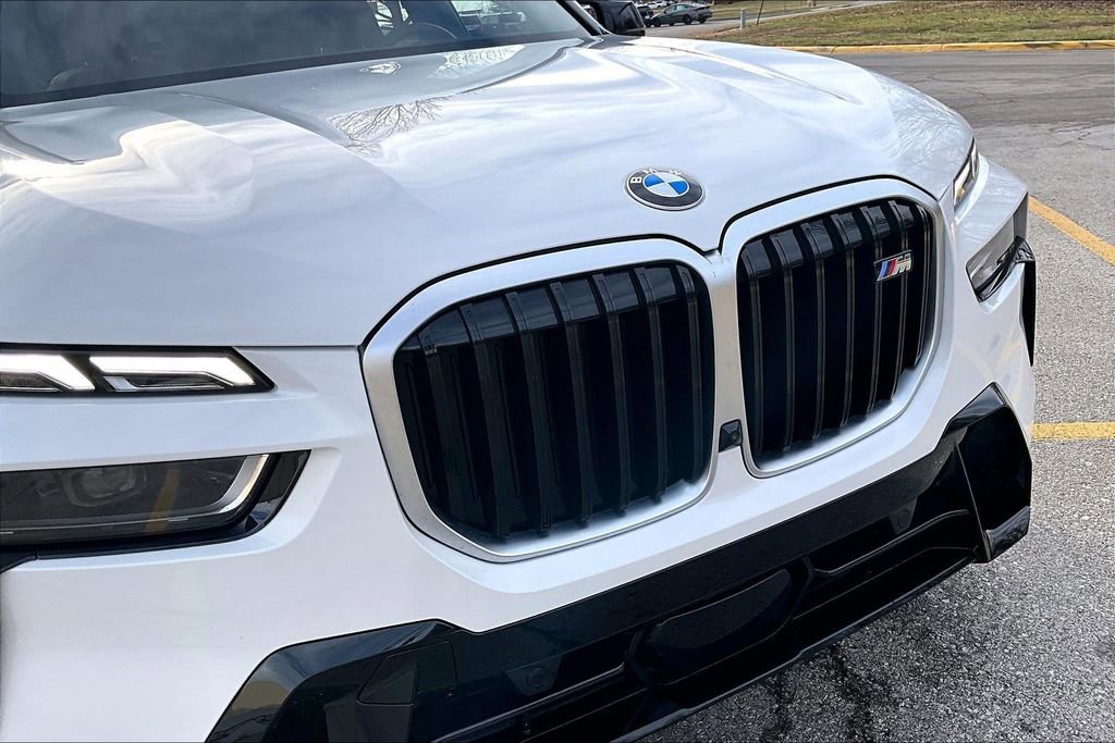 Used 2025 BMW X7 M60i w/ Climate Comfort Package AWD/4WD image 28