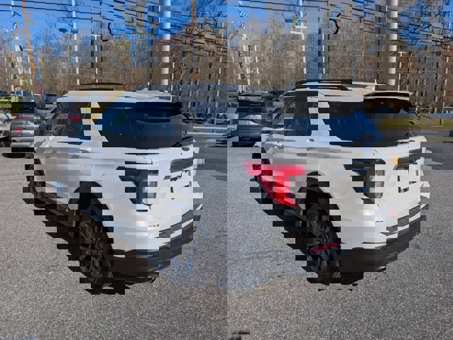 Certified 2023 Ford Explorer XLT w/ Equipment Group 202A image 3