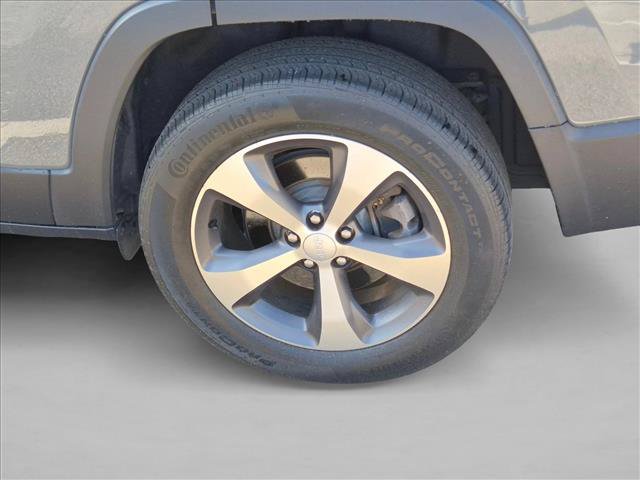 Used 2020 Jeep Cherokee Limited AWD/4WD image 11