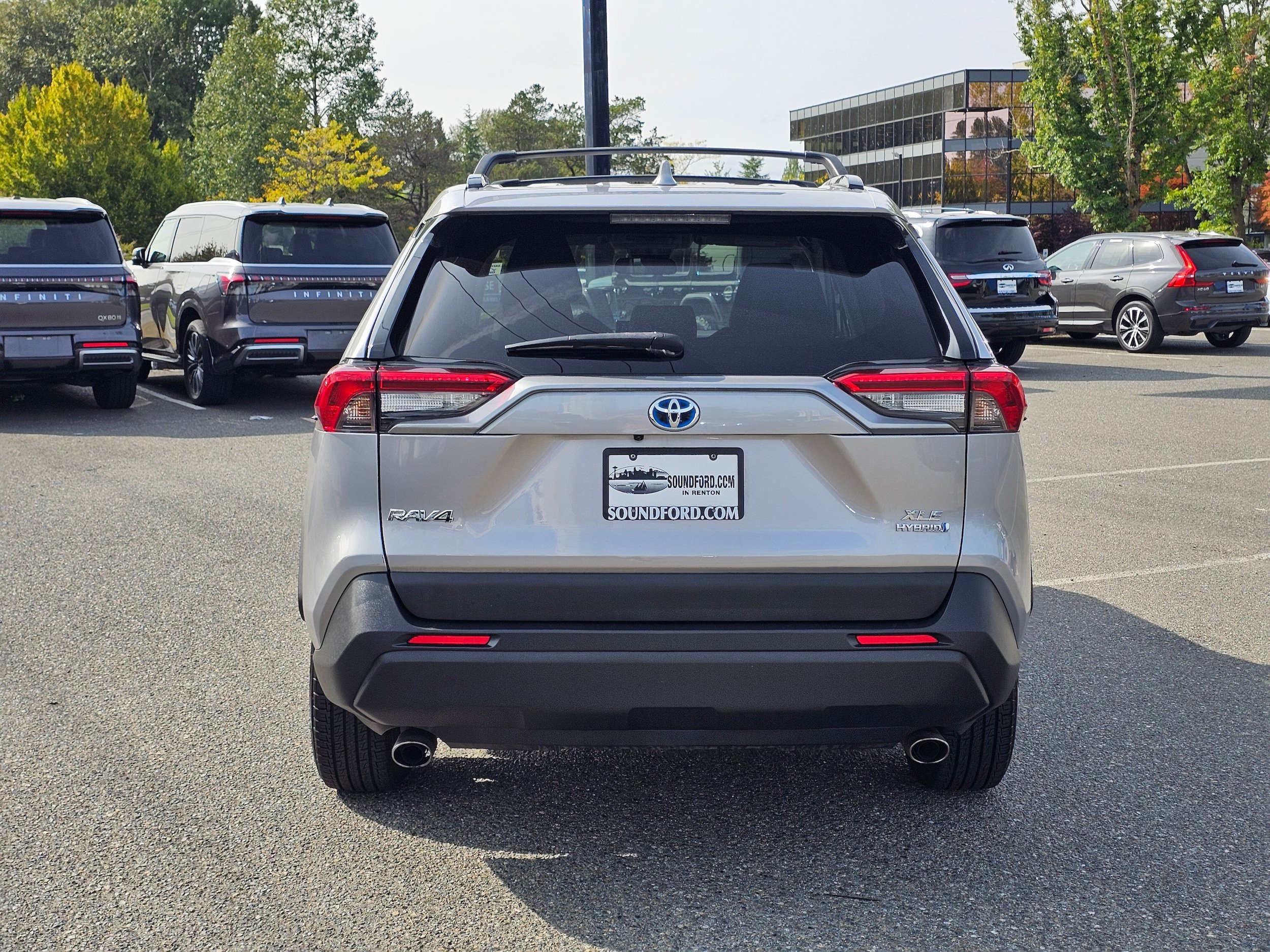 Used 2021 Toyota RAV4 XLE AWD/4WD image 6