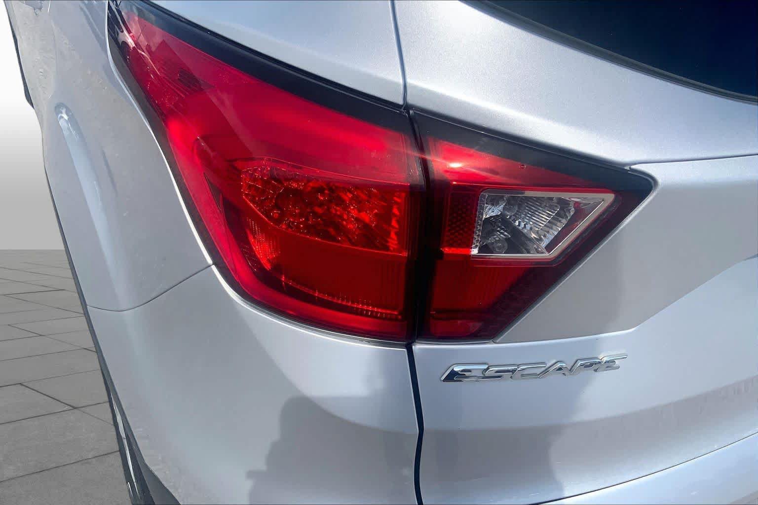 Certified 2019 Ford Escape SEL FWD image 29