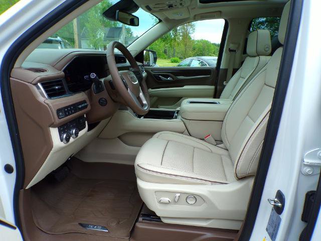 Used 2023 GMC Yukon Denali w/ LPO, Floor Liner Package AWD/4WD image 18