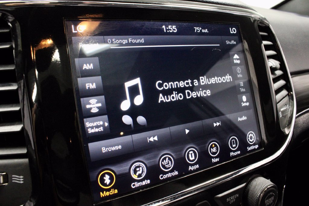 Used 2021 Jeep Grand Cherokee Limited AWD/4WD image 3