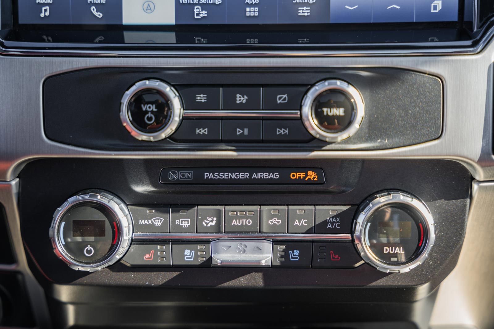 Certified 2022 Ford F450 Platinum w/ FX4 Off-Road Package image 29