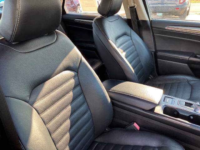 Certified 2017 Ford Fusion SE w/ Fusion SE Technology Package FWD image 18