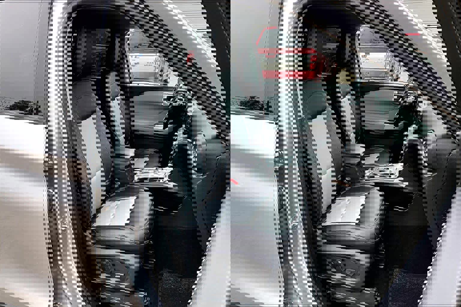 Certified 2022 Ford Explorer XLT w/ Equipment Group 202A image 12