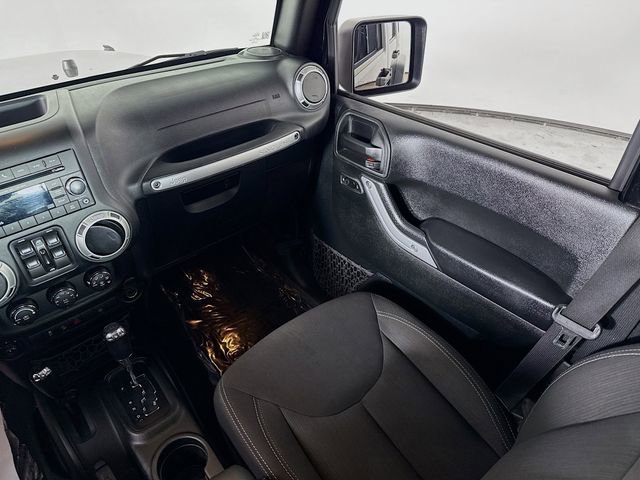 Used 2017 Jeep Wrangler Unlimited Sahara w/ Connectivity Group image 19