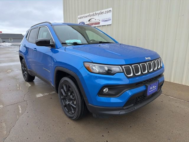 Used 2022 Jeep Compass Latitude image 2