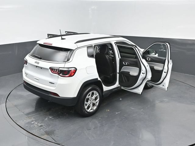 Used 2024 Jeep Compass Latitude AWD/4WD image 24