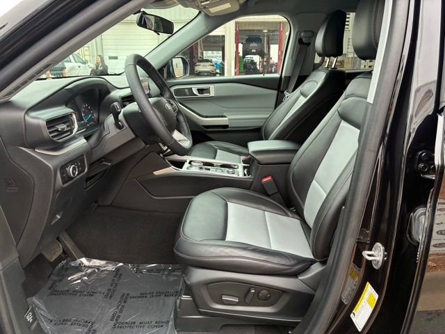 Certified 2023 Ford Explorer XLT w/ Equipment Group 202A AWD/4WD image 7
