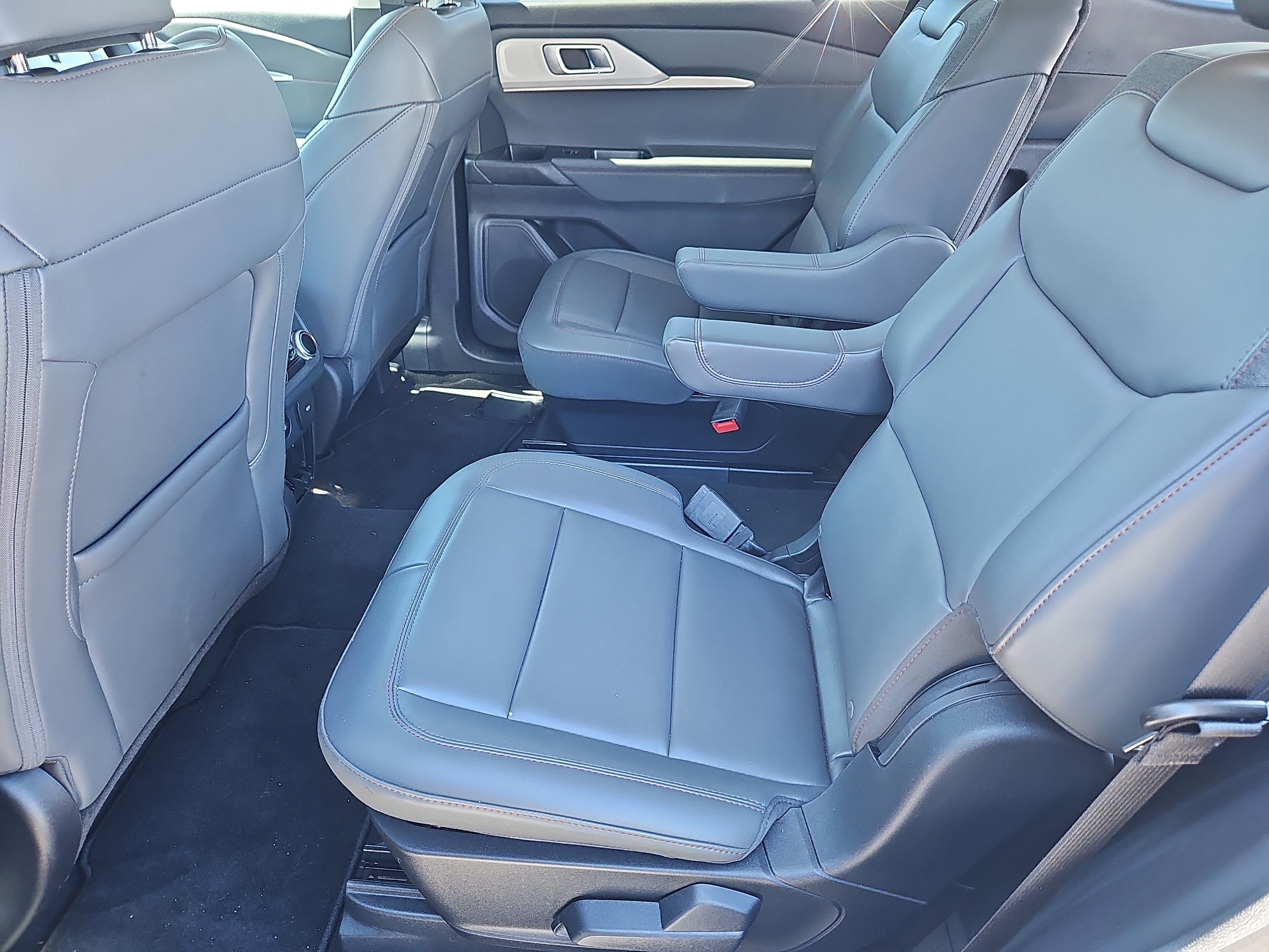 Certified 2025 Ford Explorer Active w/ Active Comfort Package AWD/4WD image 31