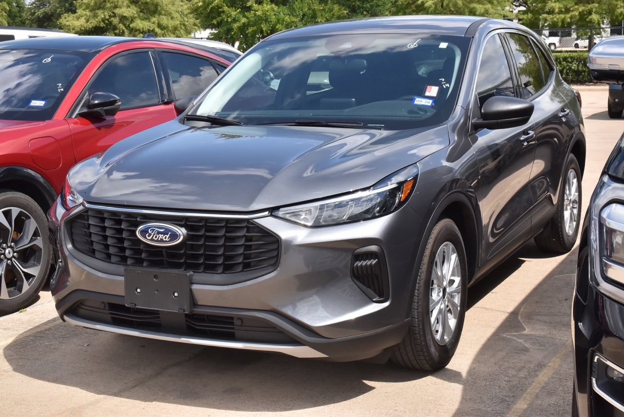 Certified 2023 Ford Escape Active FWD image 2