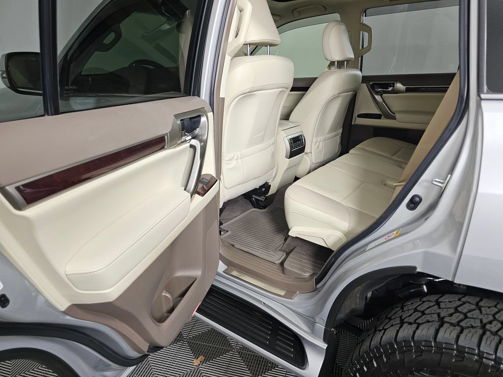 Used 2018 Lexus GX 460 Premium w/ Premium Package AWD/4WD image 18