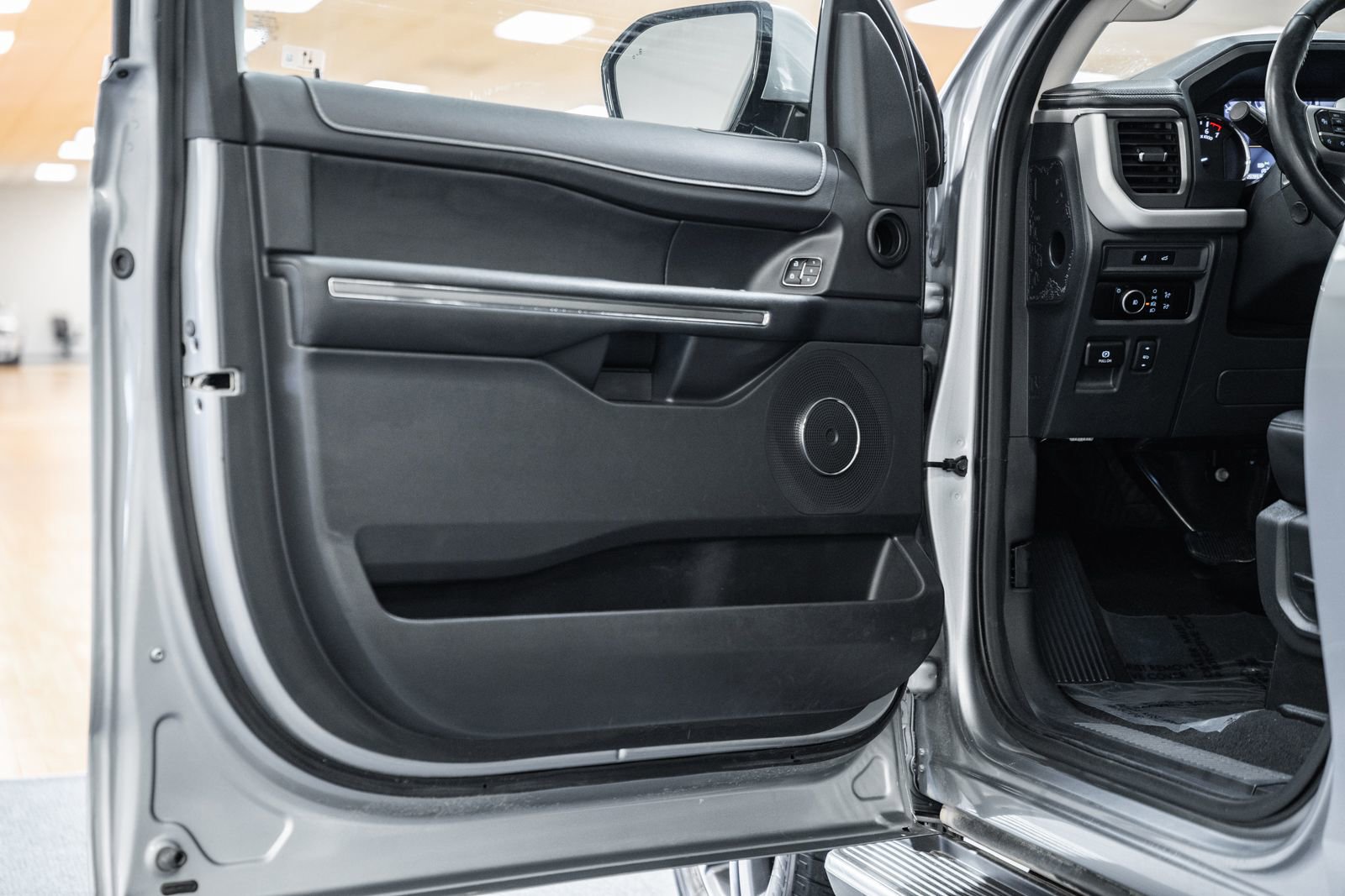 Certified 2023 Ford Expedition Max XLT image 45