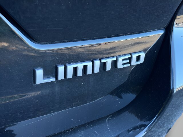 Used 2025 Jeep Grand Cherokee Limited AWD/4WD image 18
