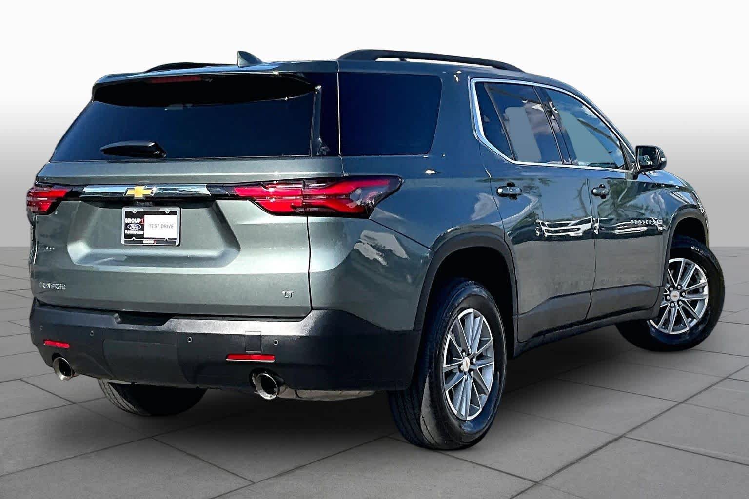 Used 2022 Chevrolet Traverse LT FWD image 13