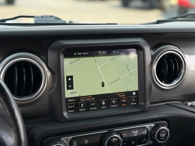 Used 2018 Jeep Wrangler Unlimited Sahara w/ Dual Top Group AWD/4WD video 3