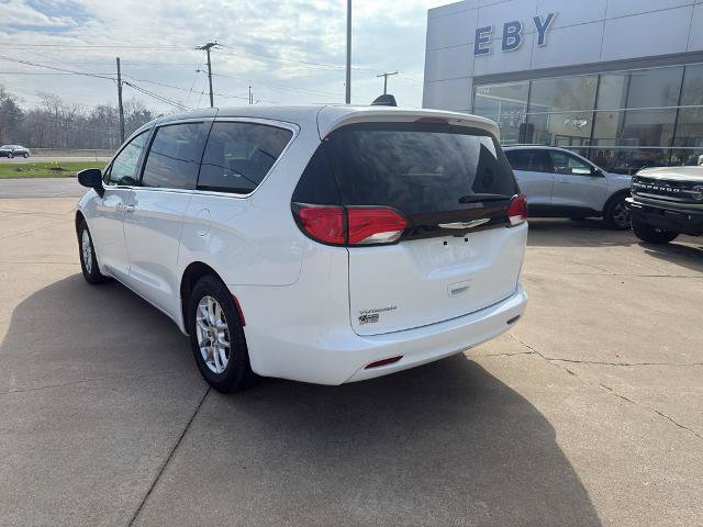 Used 2023 Chrysler Voyager LX FWD image 3